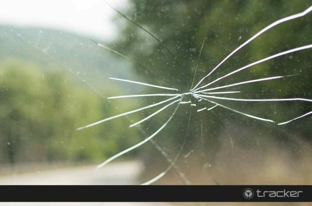 carro com vidro quebrado