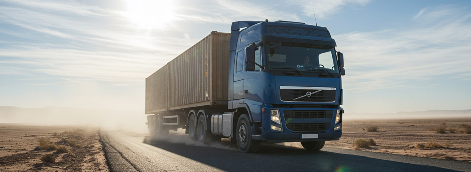 Caminhão transportando carga em boas condições de transporte.